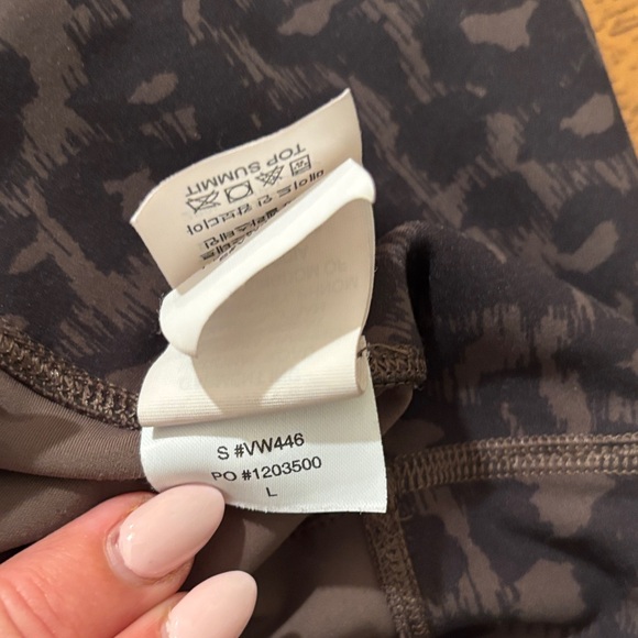 Vuori Cream and Black Tank Tops with Patterned leopard Leggings - Picture 6 of 7